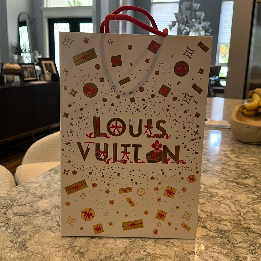 🛍️ Limited Edition Louis Vuitton Christmas Shopping Bag - 10” x 14” x 4.5”